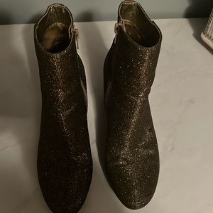 Carlos Santana women’s Size 8 Bronze metallic sparkle ankle boot